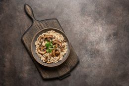 Vegansk&eacute; rizoto s houbami